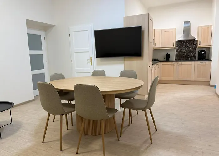 Spacious On Wenceslas Square شقة براغ
