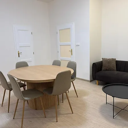 Spacious On Wenceslas Square Appartamento *